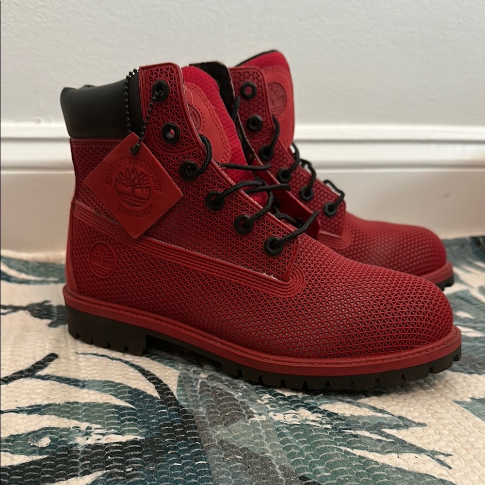 Timberland Red and Black Boots High-Top Design